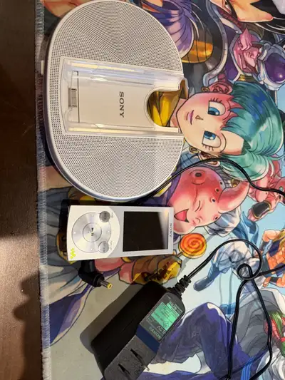 Listen to your favourite tunes on this used Sony Walkman S644 digital music player, complete with a...