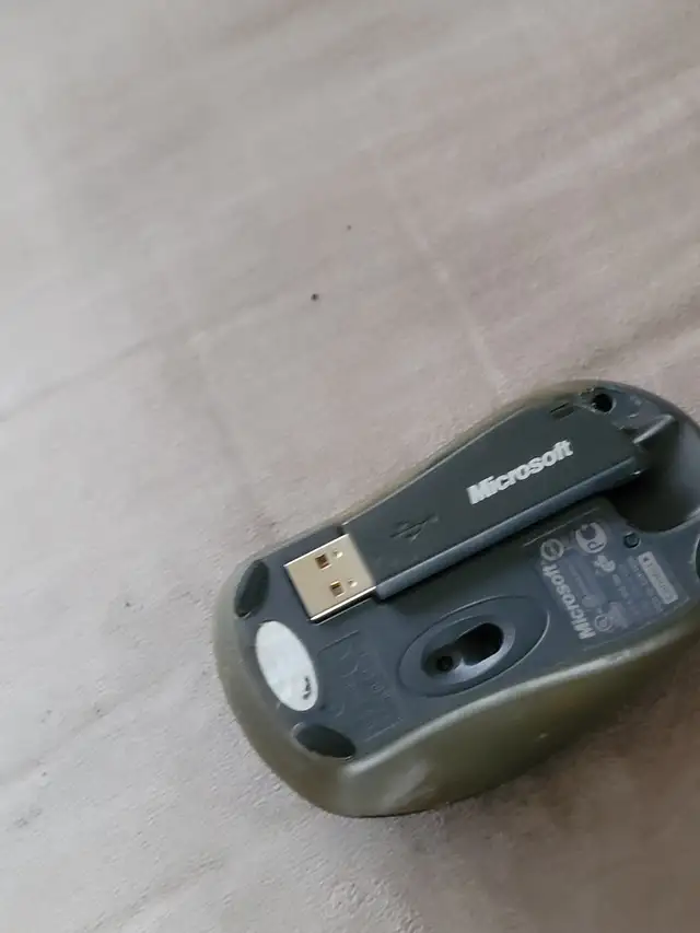 Old electronics, Working Laptop, Camera and Portable DVD Player in General Electronics in Nanaimo - Image 7