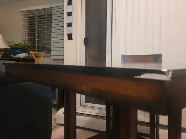 Dining table Good Condition62863738271234121