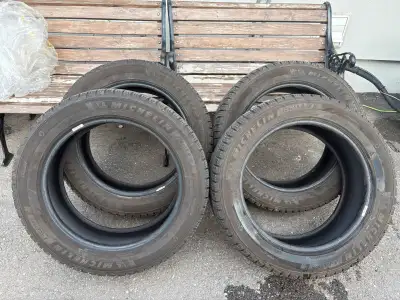 Selling a set of four Michelin X-Ice Snow winter tires, size 225/55R18. These tires are in like-new...