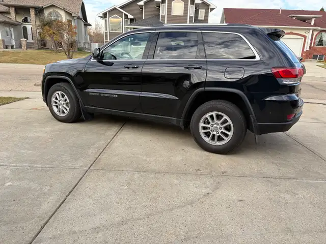 2020 jeep grand Cherokee laredo  in Cars & Trucks in Edmonton - Image 2