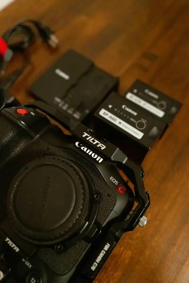 Canon EOS C70 + BP-A60 & BP-A30 batteries + charger62863275650562123