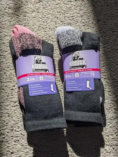 *New* Women KODIAK Pathfinder Socks, Size 4-10, View more