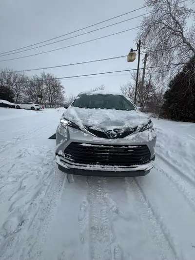 Véhicule adapté aux fauteuils roulants Toyota Sienna hybride AWD, 2021, 18192 km Modèle LE, 2.5L Cou...