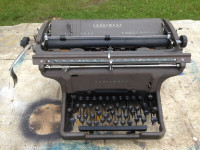 Machine à écrire antique Underwood