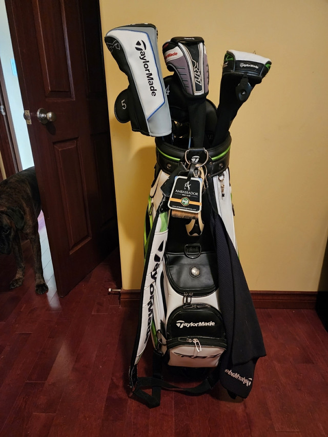 Taylormade tour bag in Golf in Windsor Region