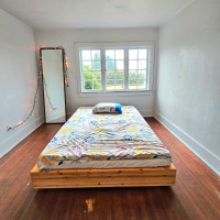 Available now - Upper Lonsdale Room for Rent