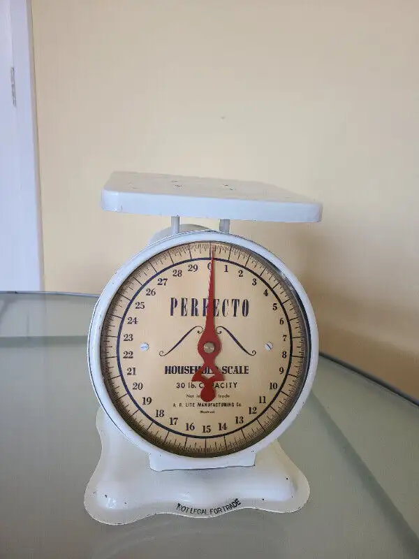 Vintage Perfecto Scale in Arts & Collectibles in Oakville / Halton Region - Image 3