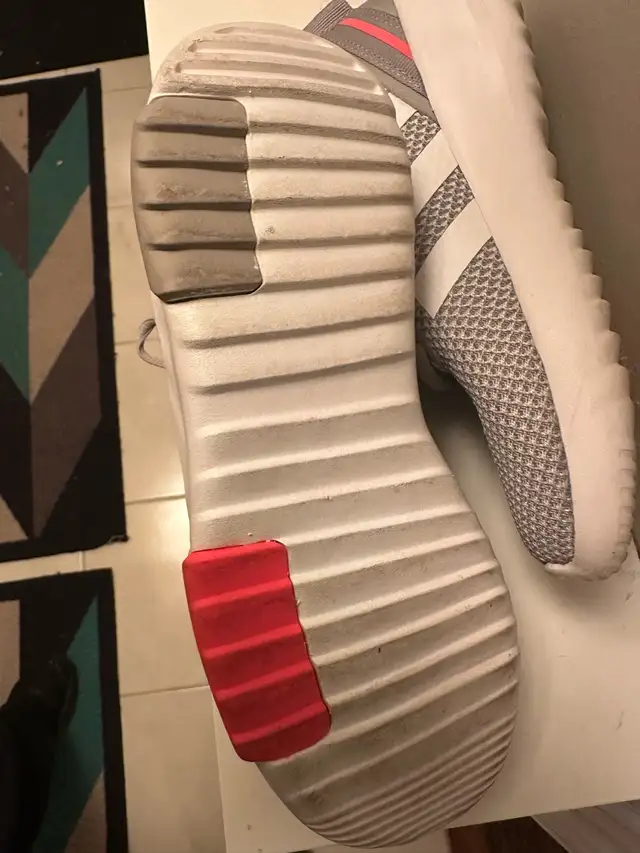 Girls running shoes (Addidas) in Kids & Youth in Oshawa / Durham Region - Image 5