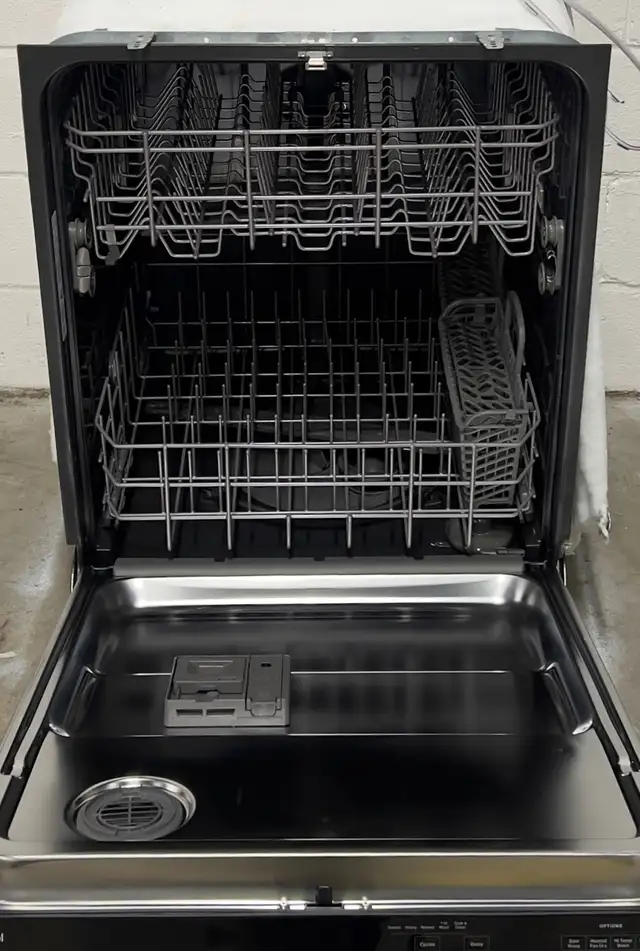 SALE! Dishwasher “WHIRLPOOL” 24 inch in Dishwashers in City of Toronto - Image 3