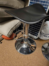 Adjustable bar stools