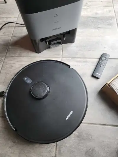 Age: 2 yrs Lightly used robot vacuum cleaner and mopper Comes with the new set of filters, bags and...