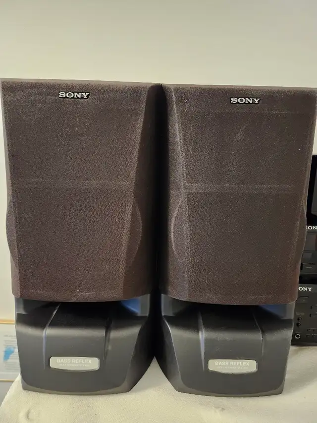Sony 5-Speaker Home Theatre and Stereo System in Stereo Systems & Home Theatre in City of Toronto - Image 5