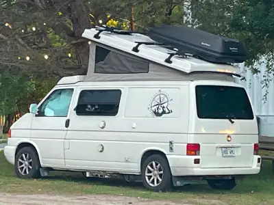 A vendre superbe Eurovan 1997 version allongée (18 pieds) , toujours entreposé à l'intérieur Excelle...