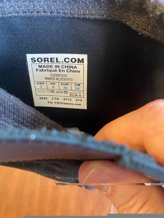 Sorel waterproof  rubber suede fashion  boots in Women's - Shoes in Markham / York Region - Image 4