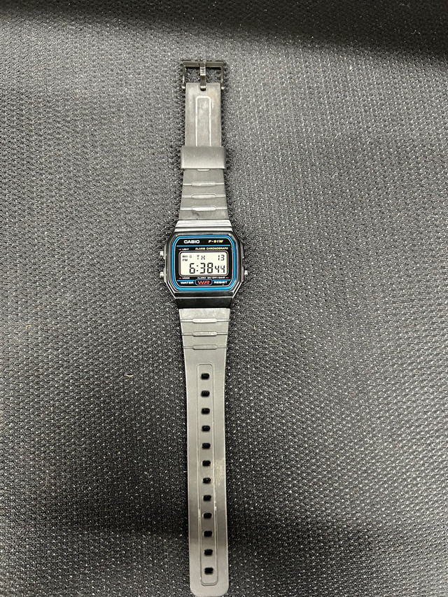 VINTAGE CASIO watch - unisex in Jewellery & Watches in Burnaby/New Westminster