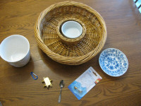 VARIOUS HOUSEHOLD ACCESSORIES