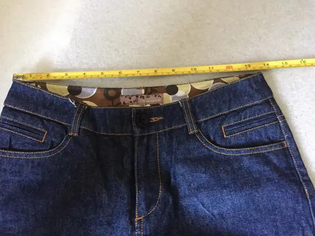 Le Paradisier Blue Jeans/Pants Women's Size 38 Med-Rise, Bootcut in Women's - Bottoms in Markham / York Region - Image 6