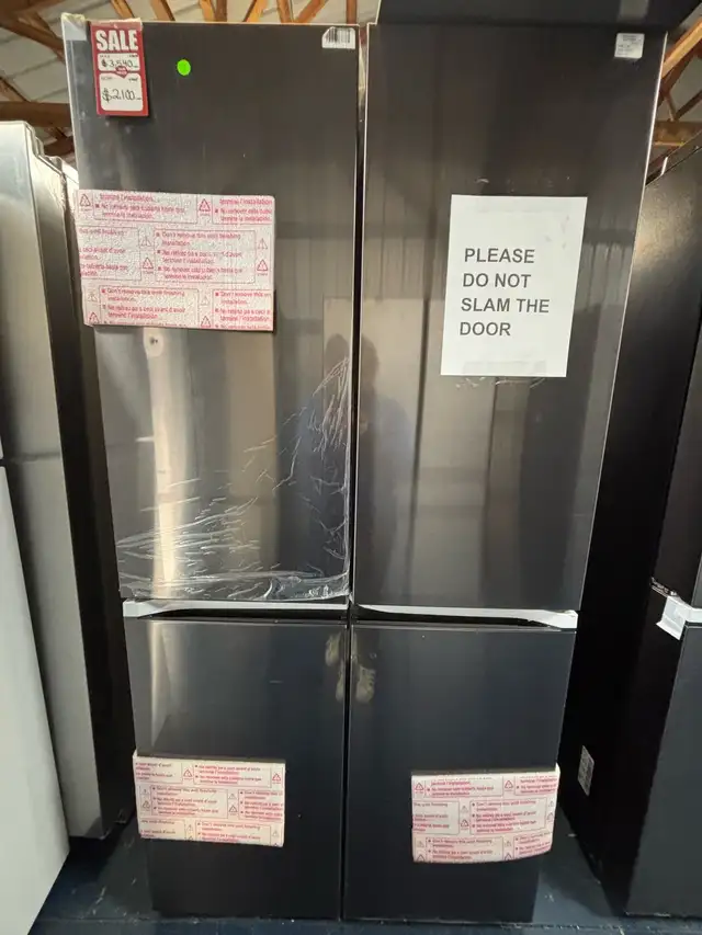 Samsung Bespoke “36” Black Stainless Steel 4 Door Fridge in Refrigerators in Norfolk County - Image 2