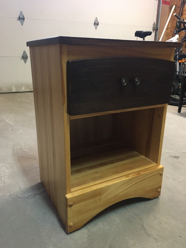 Solid Wood Nightstand/ End Table in Other Tables in Kingston - Image 4