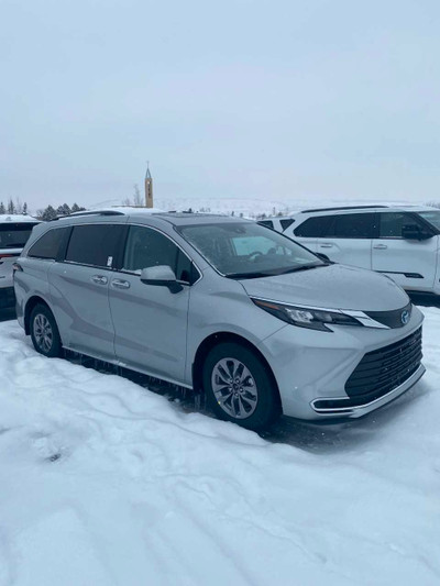 2024 toyota sienna xle FWD 