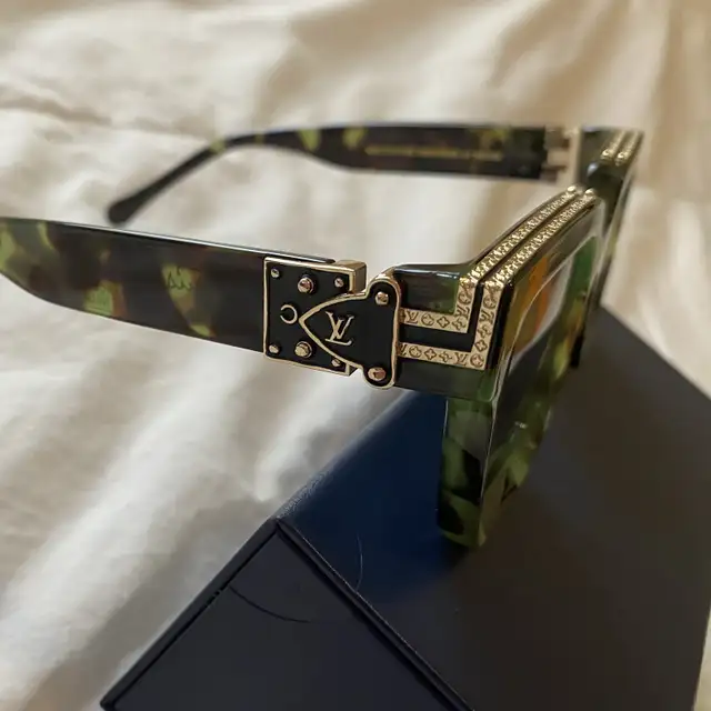 Louis Vuitton LV Sunglasses New in Multi-item in City of Toronto - Image 2