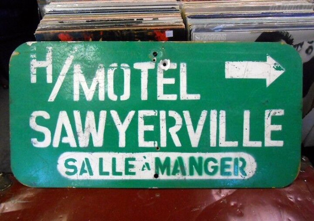 Enseigne Signalisation Sawyerville Vintage in Art et objets de collection  à Sherbrooke