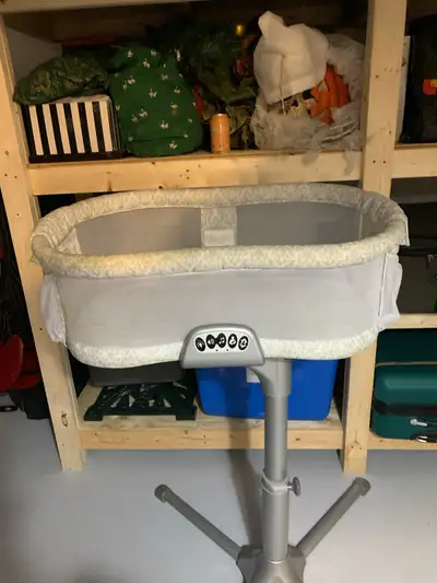 Halo Bassinet -Swivel Sleeper. Pick up Hollington St, View more