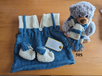 Vêtements pour bébé tricotés à la main (neufs)