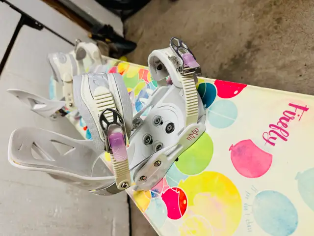 Like new Firefly snowboard 140cm with Lamar jr bindings in Snowboard in Markham / York Region - Image 6