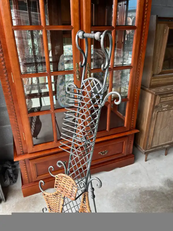 Guitar Metal / Wicker Stand in Home Décor & Accents in Peterborough - Image 7