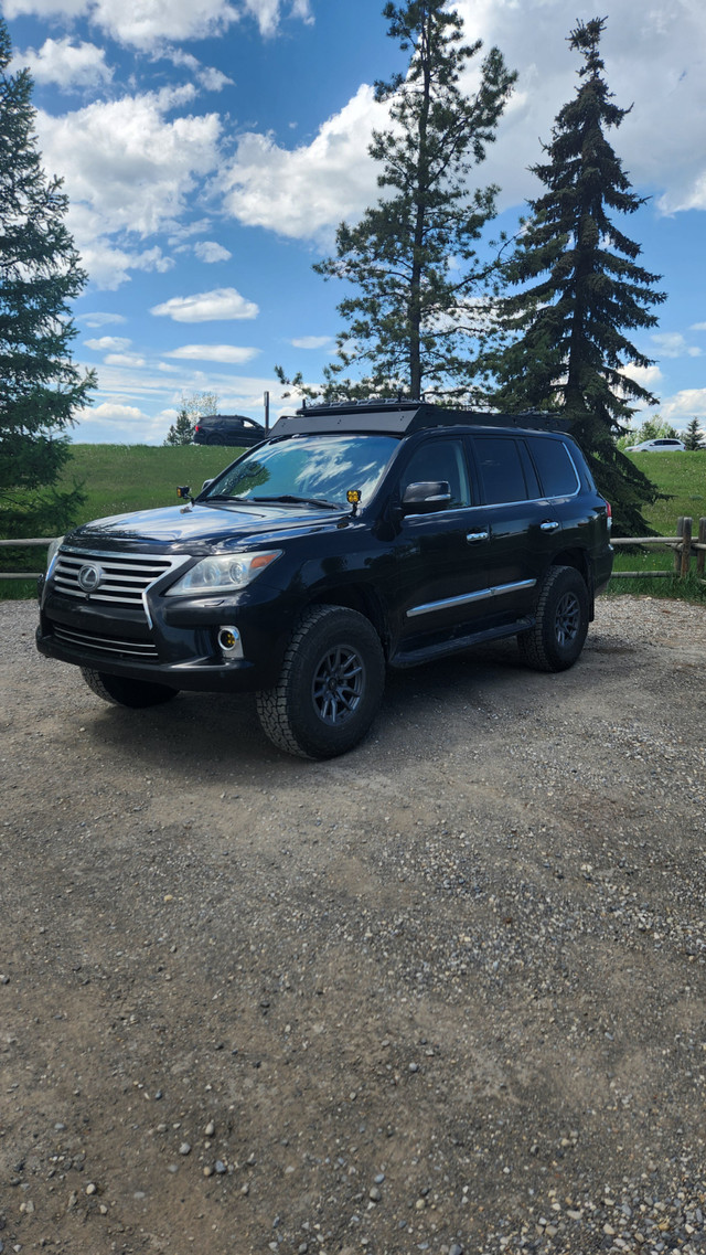 2013 Lexus LX570 Premium in Cars & Trucks in Calgary