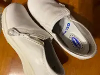 Women’s shoes 