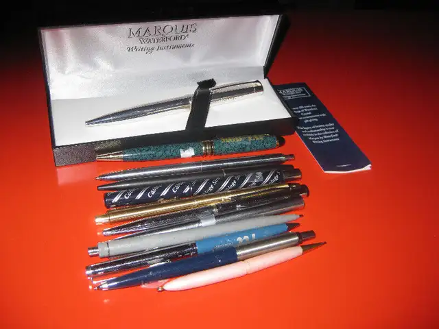 LUMBER CRAYONS - CRAYONS POUR LE BOIS JAUNE in Arts & Collectibles in Laval / North Shore - Image 4