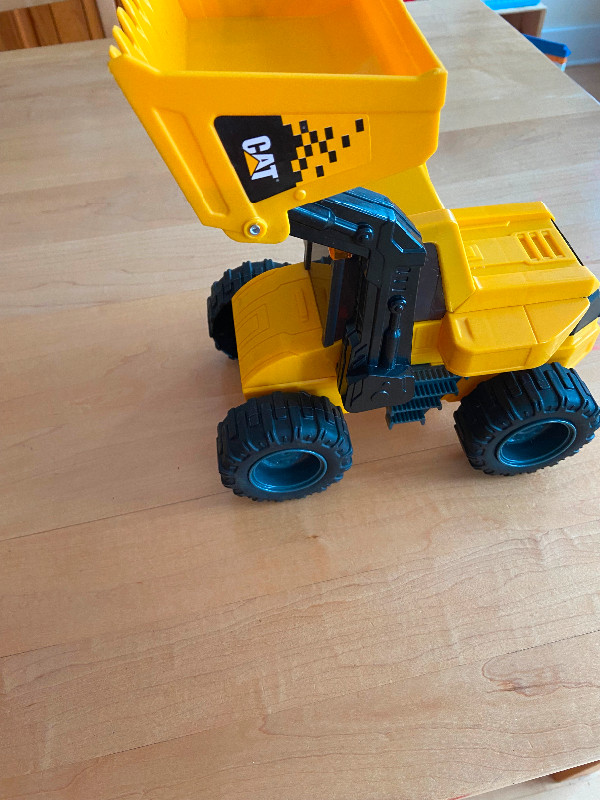 Gros tracteur CAT pour enfants avec son dans Jouets et jeux  à Ville de Montréal - Image 3