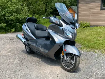 Suzuki Burman Executive 2009. 49500km Prêt pour la saison. En tès bonne état. Contactez Fabien: (579...