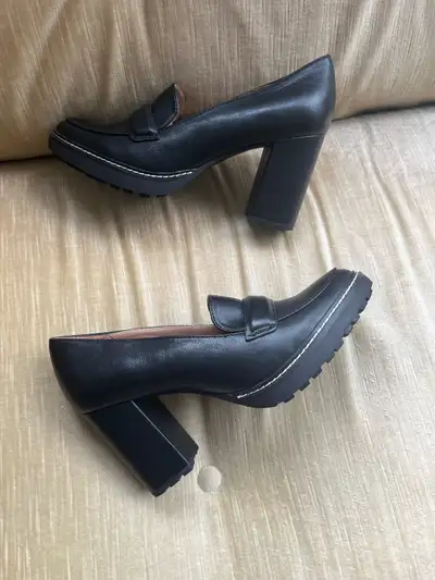 Naturalizer size 9 brand new, View more