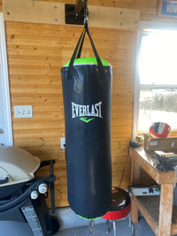 100lbs Punching Bag, Hanger Bracket, Boxing Gloves & MMA Gloves