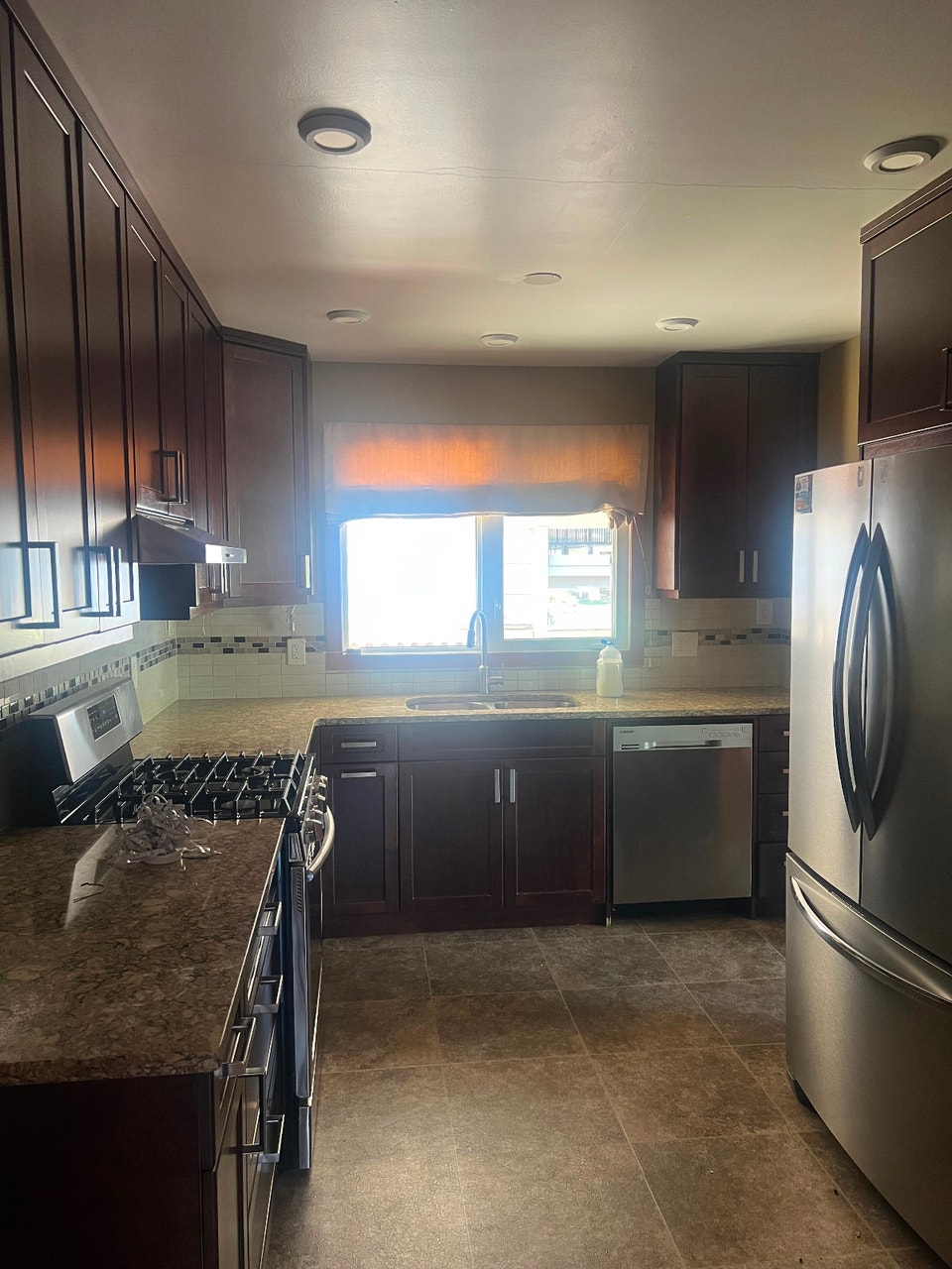 A Beautiful 3 bedroom house for rent on 106 street and 60A ave 2