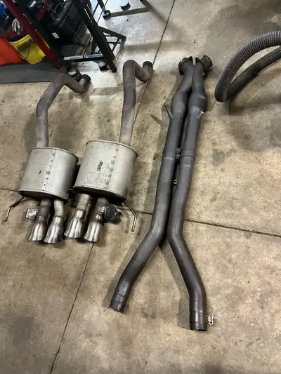 Selling a factory-original cat-back exhaust from my 2017 C7 Corvette Z06 (NPP model). This system ha...