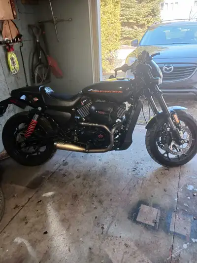 Harley-Davidson XG 750 street rod 2017 avec seulement 12,922 km très propre , rien à faire sur la mo...