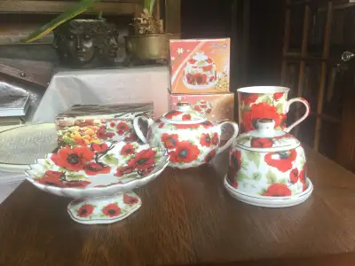 Poppy Pattern New Bachelor Four Piece China Set, View more
