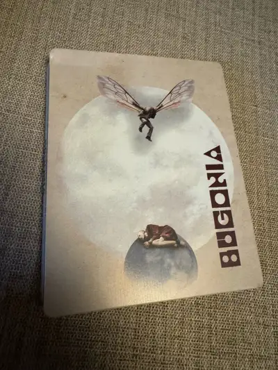 Bugonia 4K + blu-Ray Steelbook (slight damage) 4K and Blu-ray Discs as new! Steelbook case has a spl...