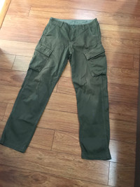 Levi’s cargo pants for men