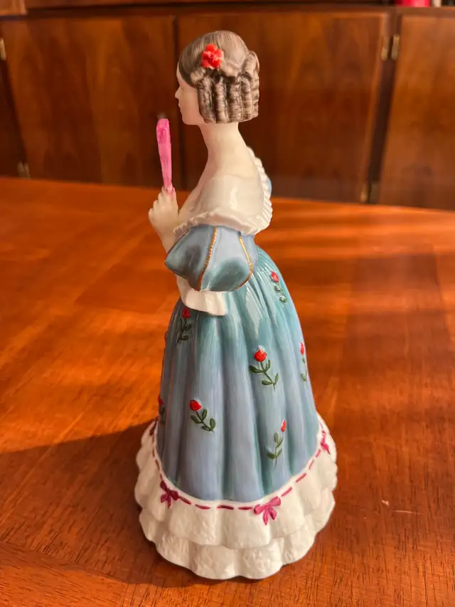 Coalport figurine ‘Laura Secord’ 8.5” tall in Arts & Collectibles in Guelph - Image 5