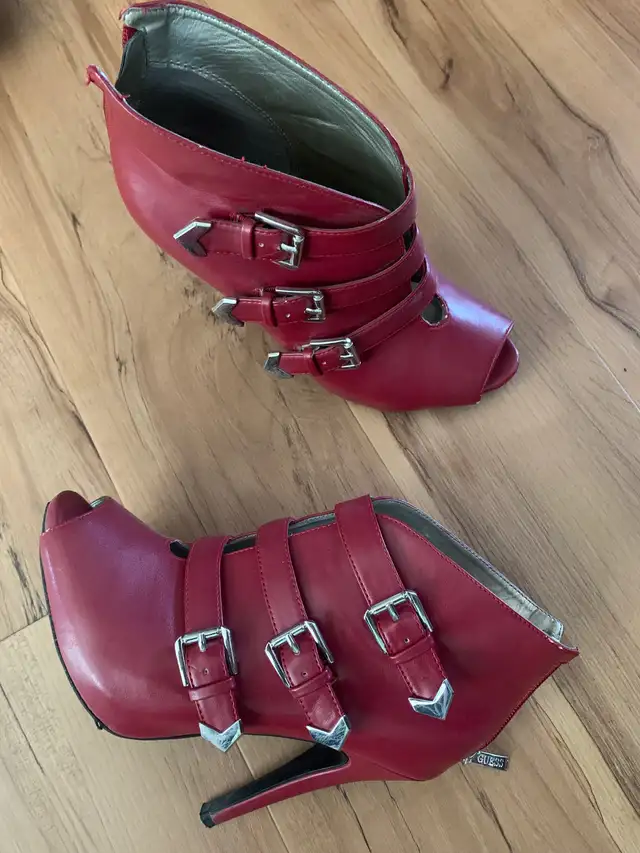 Guess red high heels size 8.5 in Women's - Shoes in Grande Prairie - Image 3