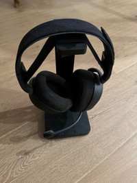 Steel series arctis 7 with corsair headset stand 