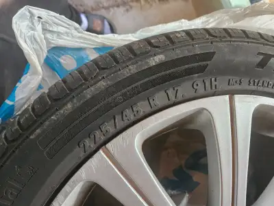 Selling Selling used Momo Rim 17 inch + Continental summer tires *Read Description* Selling used Mom...