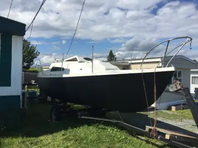 22ft Grampian sailboat + boat trailer Needs sail .. brand new paint ..started to restore 2000$ obo N...