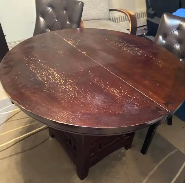 Table with Extension and Chairs in Dining Tables & Sets in Hamilton - Image 2